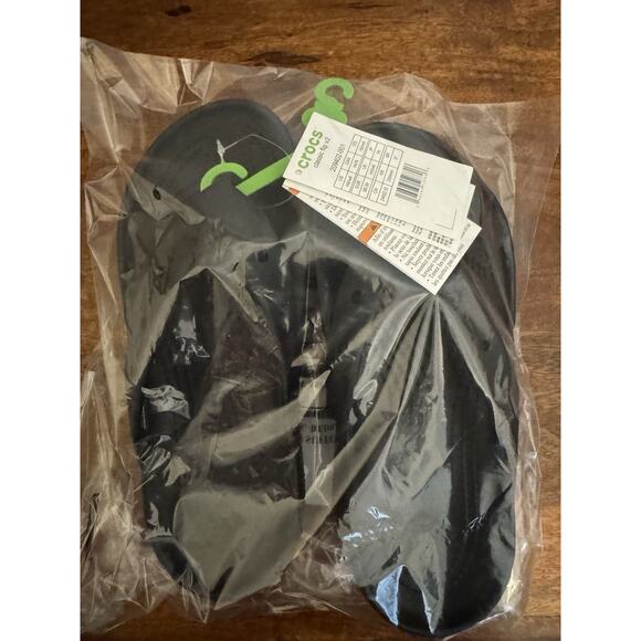 Crocs Classic Flip V2 Black Unisex Flip Flops Comfort Everyday Men’s 6 Women’s 8 - Picture 6 of 10